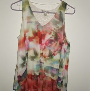 Small blouse w/lace back watercolor flower print